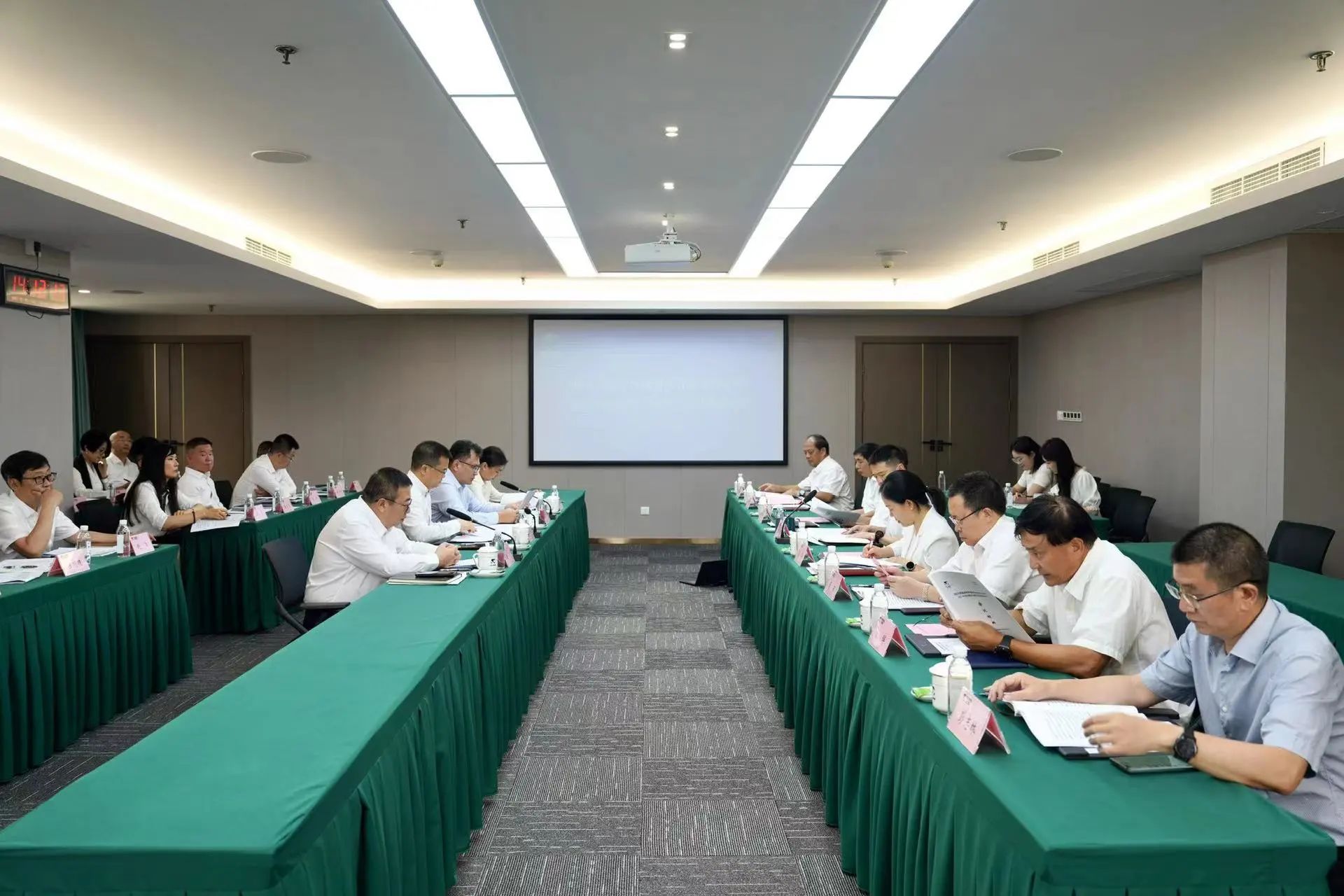 省尊龙凯时集团召开2023年度经理层向董事会述职报告会